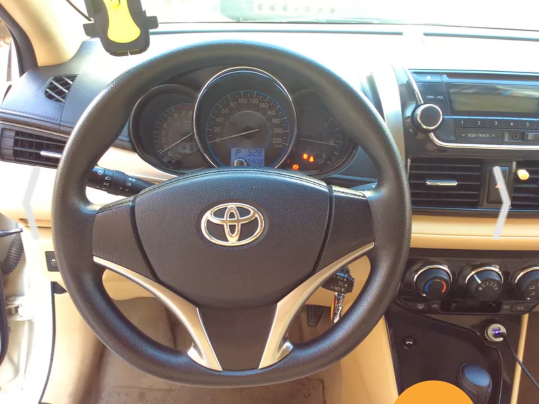 Toyota yaris sedan 1.5 2017